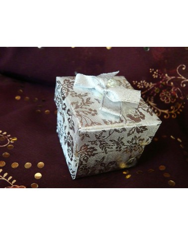 Boîte cadeau modèle bague décor Blanc et argent X1