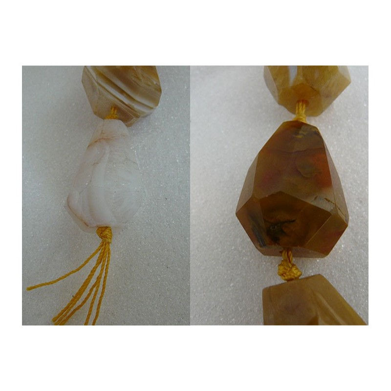 Poire facettée en agate 28x22mm beige-blanc-jaune X 1